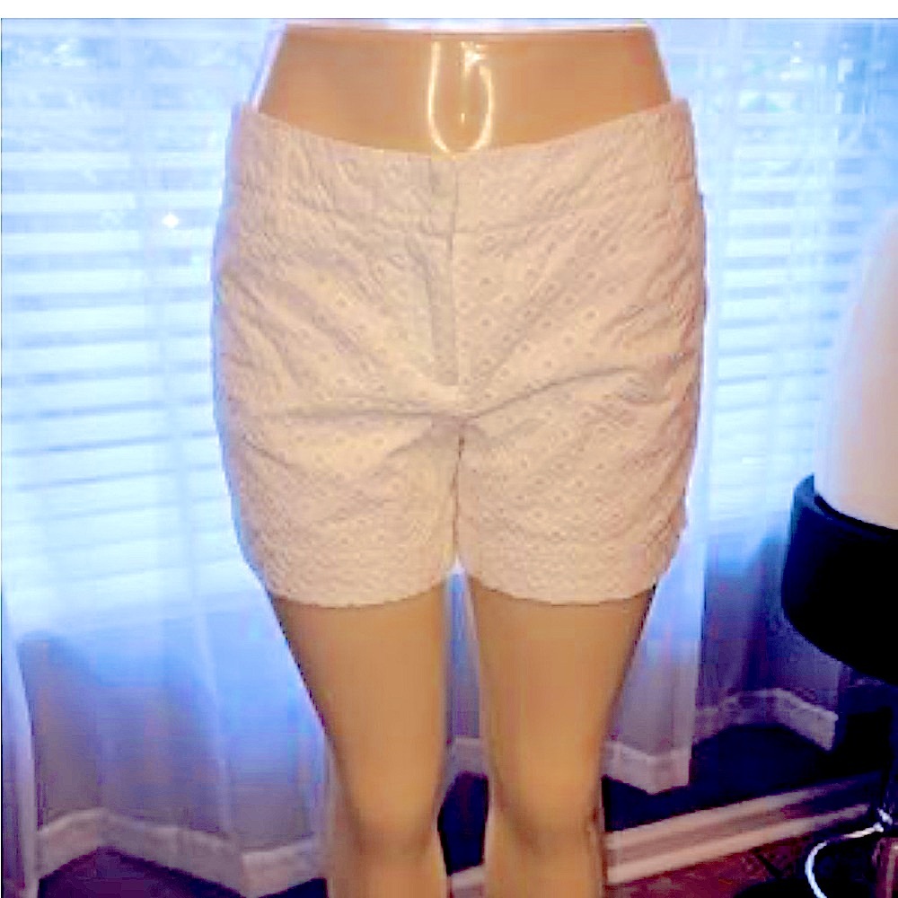 Major sale$9 was $18 Dress barn white eyelet lace shorts size 12